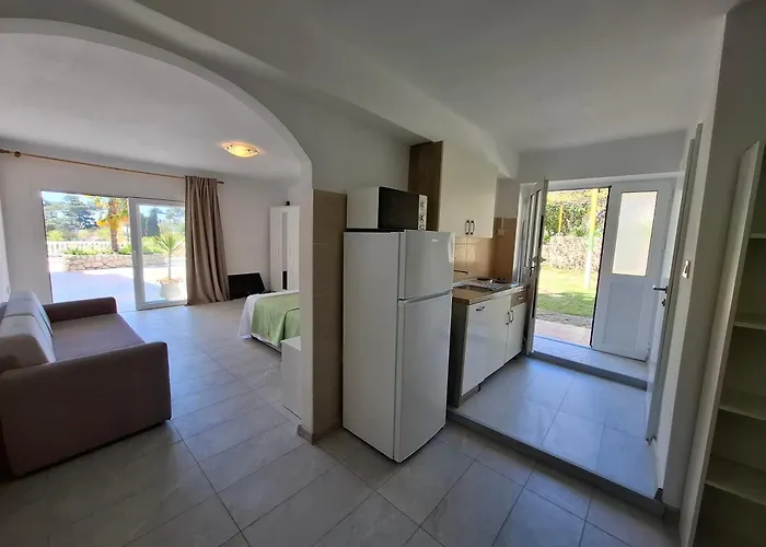 Apartments & Rooms Mila