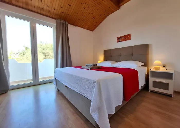Apartments & Rooms Mila
