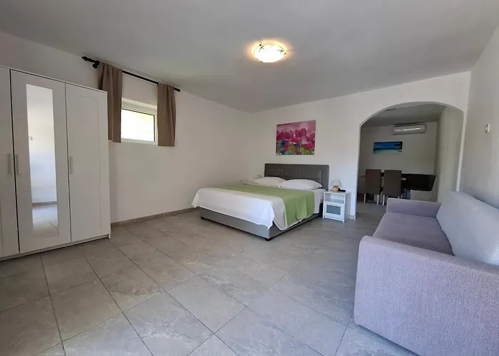 Apartments & Rooms Mila